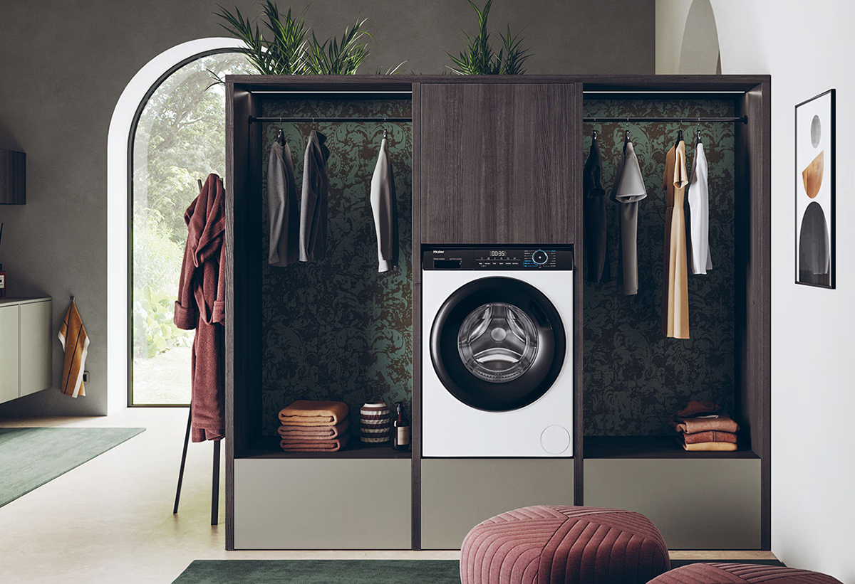 Απεικονίζεται το πλυντήριο εγκατεστημένο σε δωμάτιο.